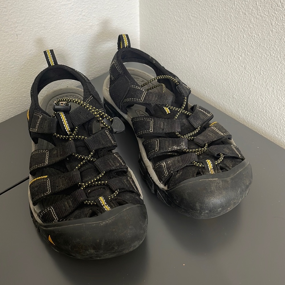SOLD KEEN Newport H2 Water Shoes, Sz 8.5